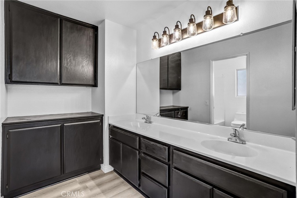 5504 N G Street Property Photo 12