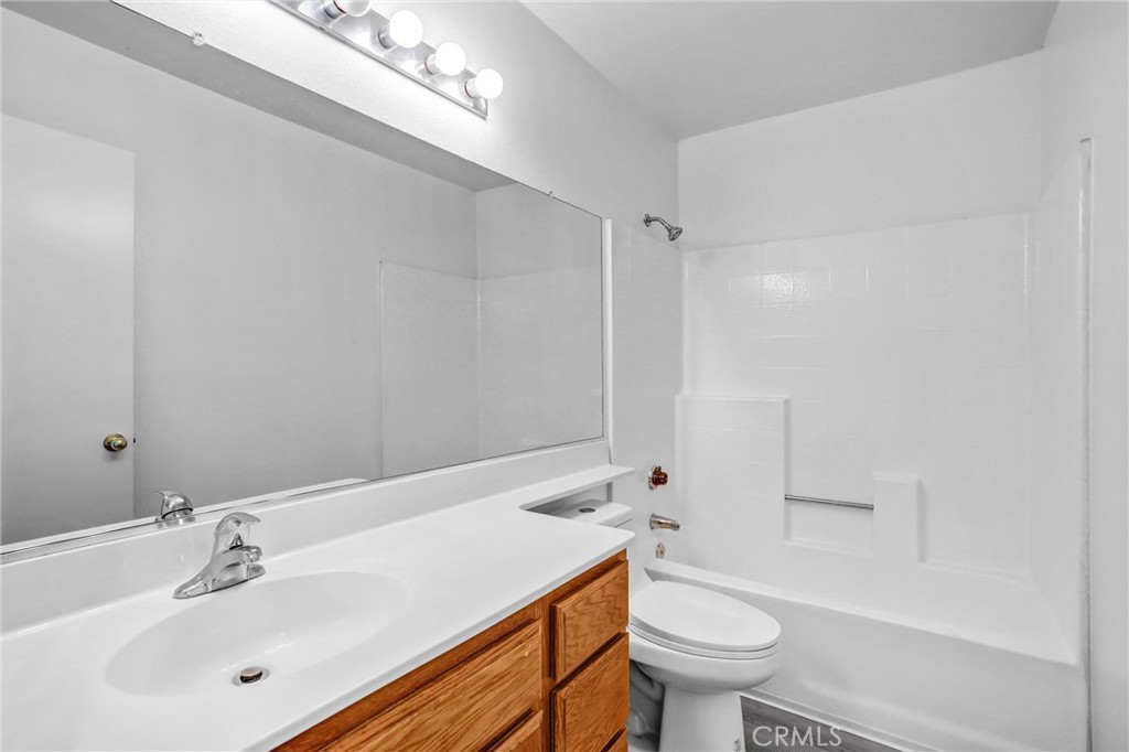 5504 N G Street Property Photo 15