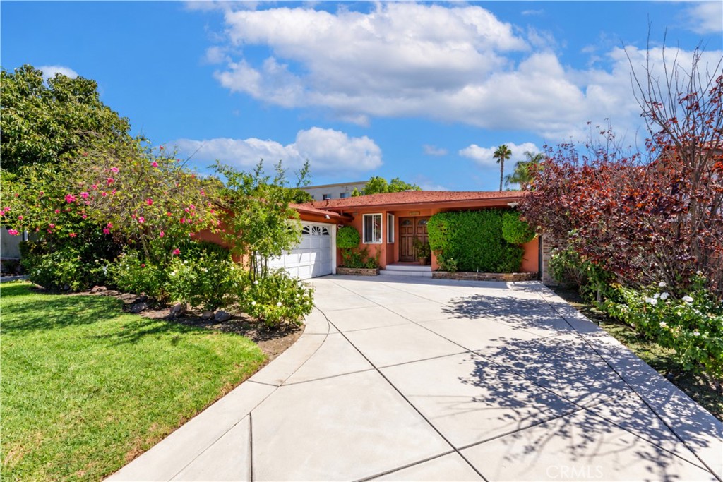 7044 Mammoth Avenue Property Photo 4