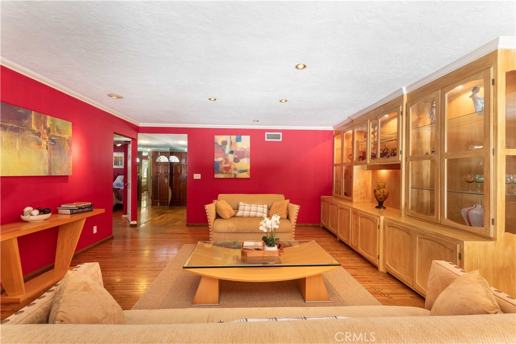 7044 Mammoth Avenue Property Photo 9