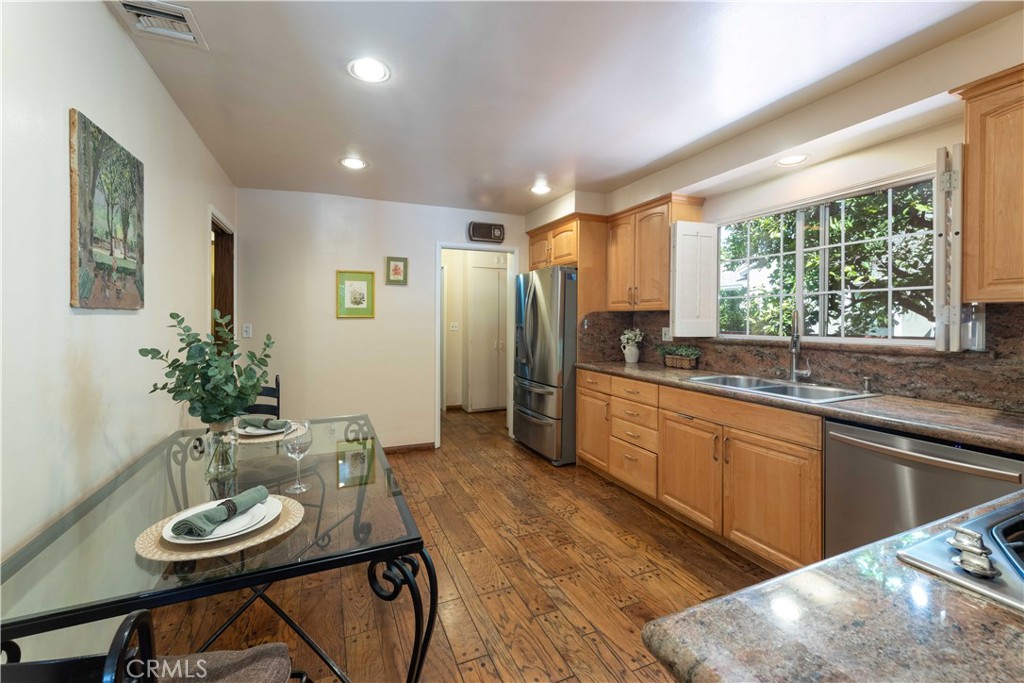 7044 Mammoth Avenue Property Photo 16