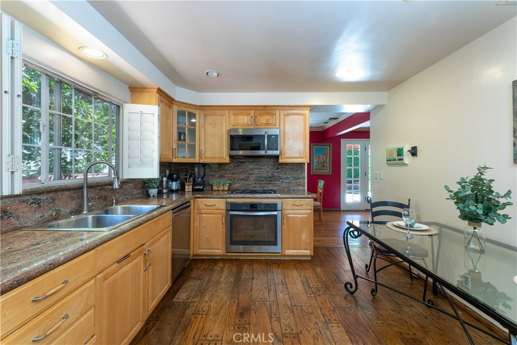 7044 Mammoth Avenue Property Photo 17
