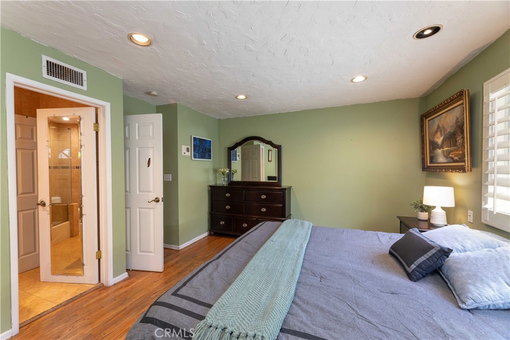 7044 Mammoth Avenue Property Photo 32