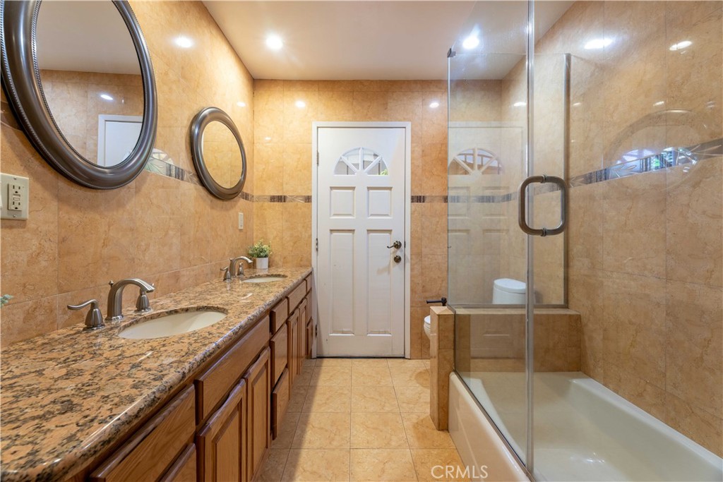 7044 Mammoth Avenue Property Photo 34