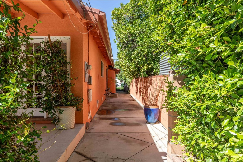7044 Mammoth Avenue Property Photo 46