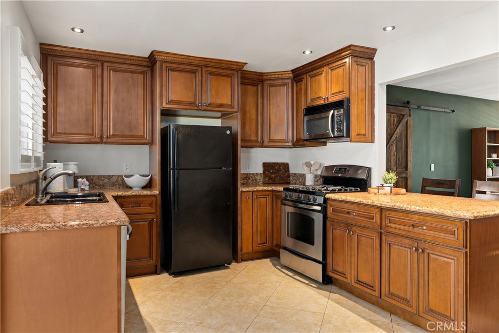 660 S Glassell Street Property Photo 8