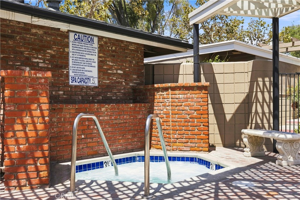 660 S Glassell Street Property Photo 23