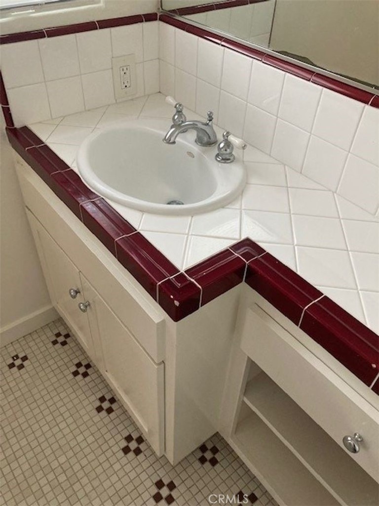 204 Belmont Property Photo 8