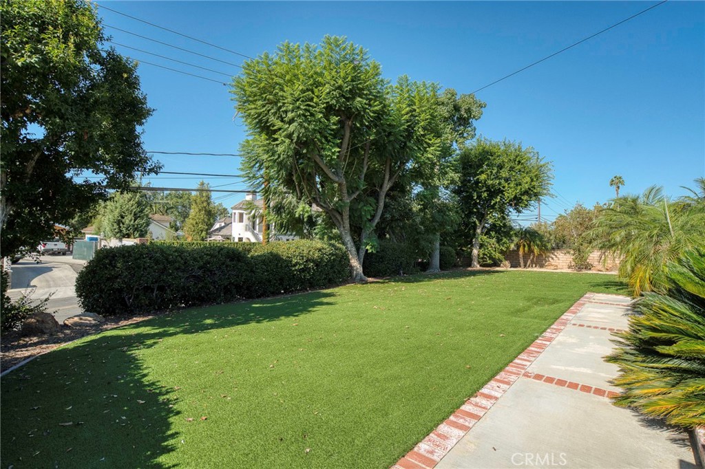 5560 Mountain View Avenue Property Photo 2