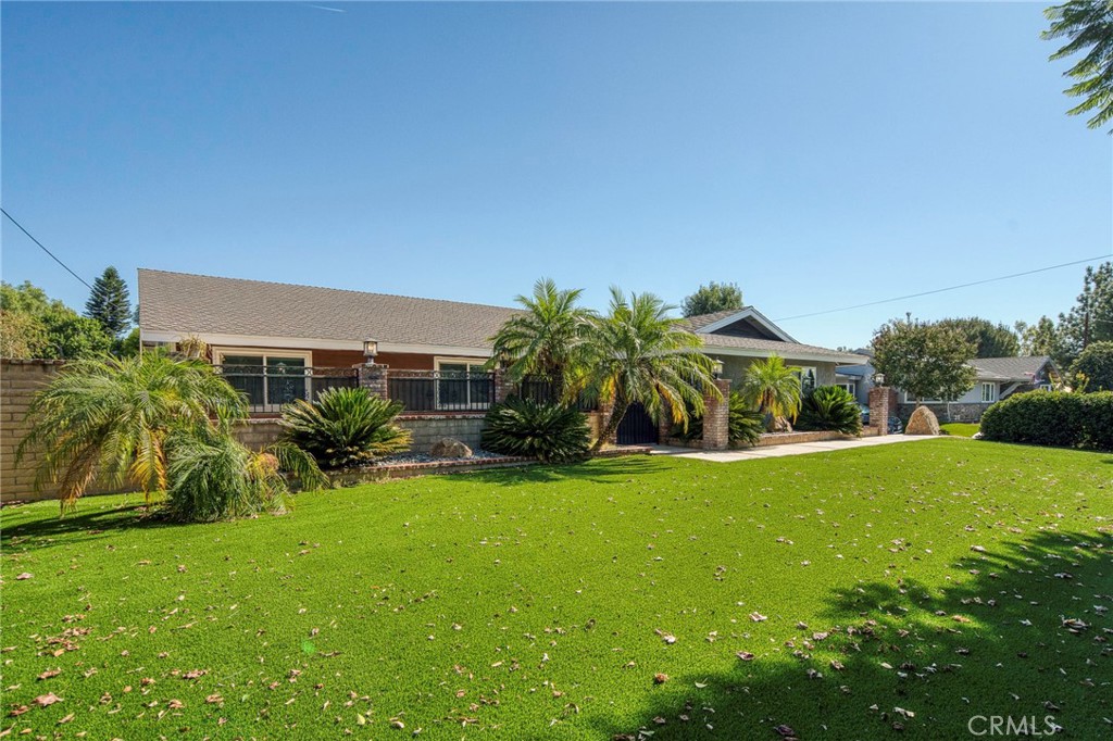 5560 Mountain View Avenue Property Photo 3