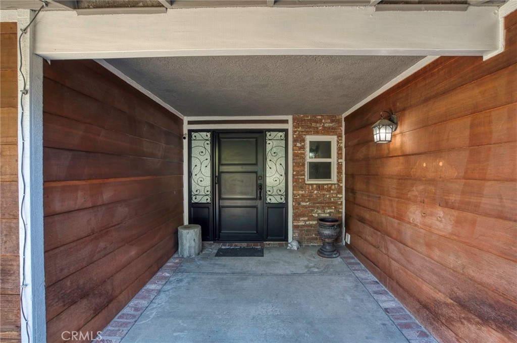 5560 Mountain View Avenue Property Photo 5