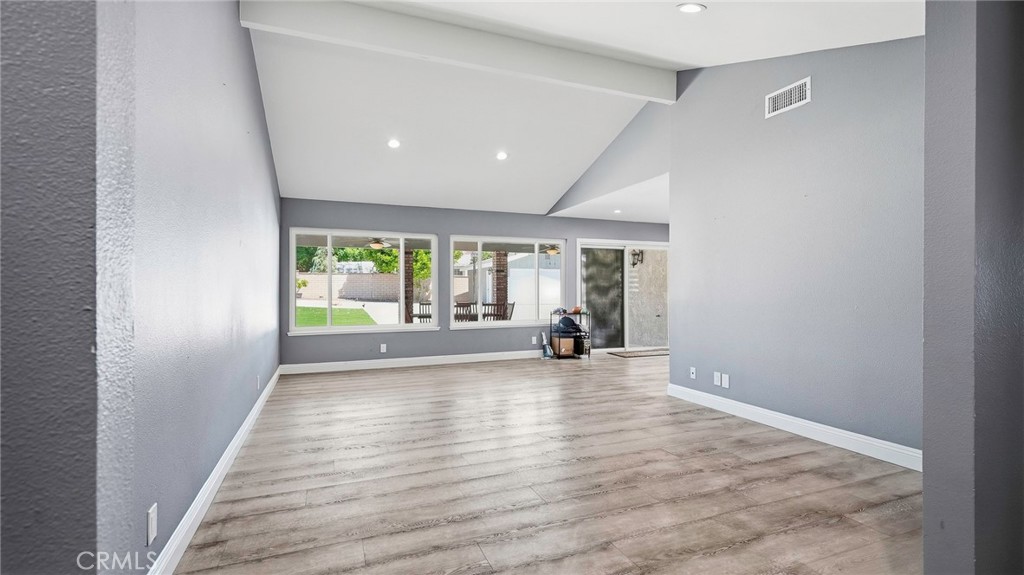5560 Mountain View Avenue Property Photo 7