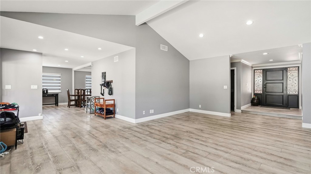 5560 Mountain View Avenue Property Photo 8