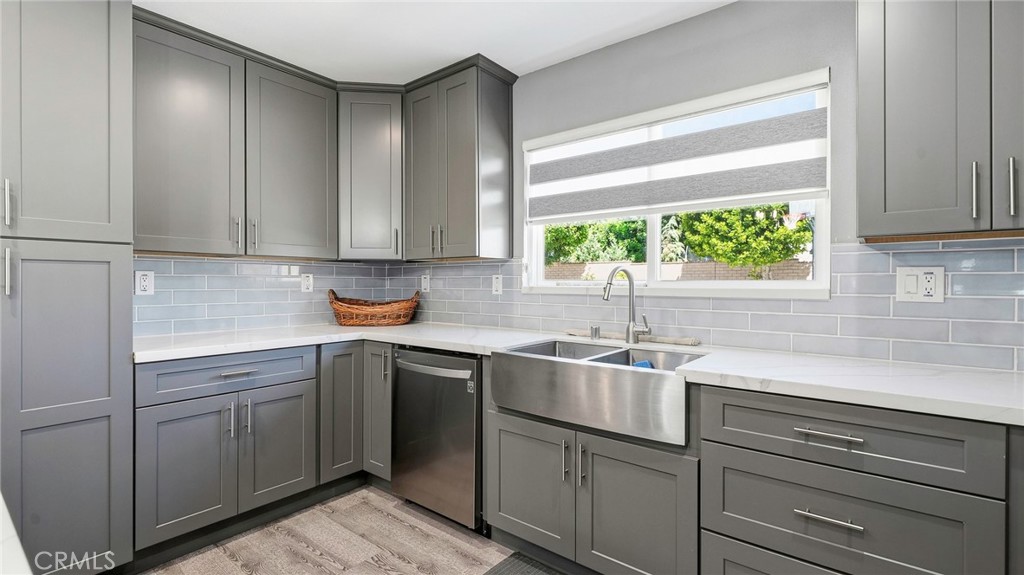 5560 Mountain View Avenue Property Photo 16