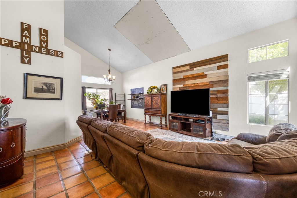 6990 Loma Vista Property Photo 7