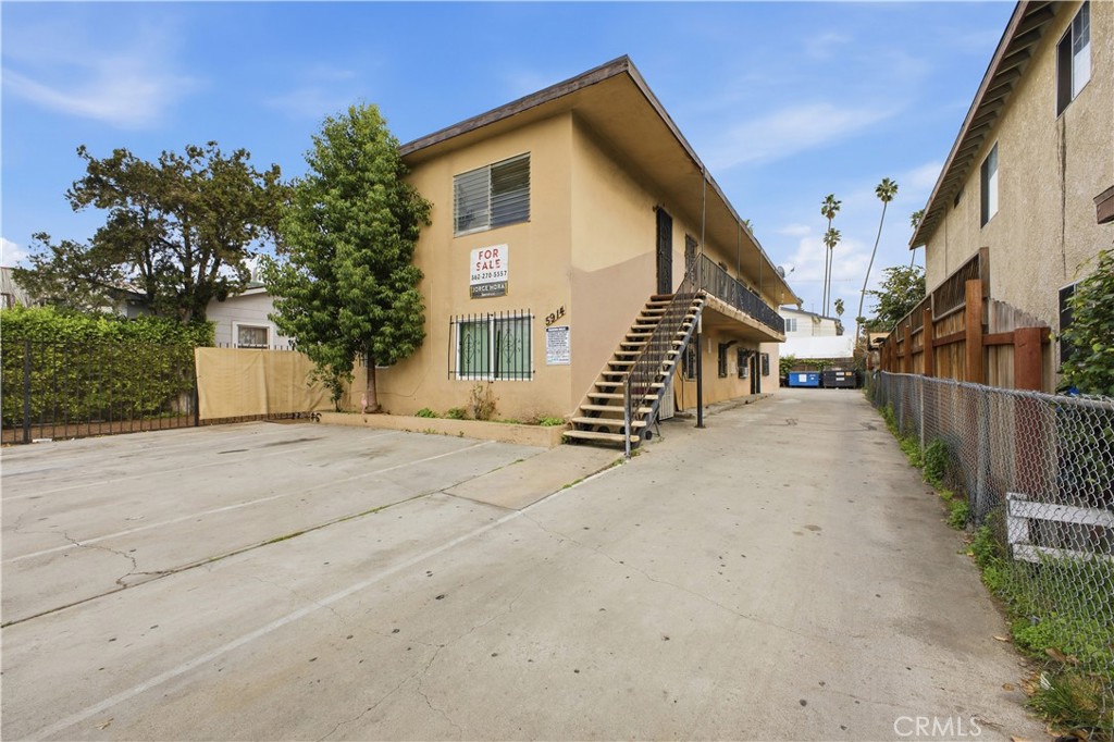 5914 S Hoover Property Photo 1
