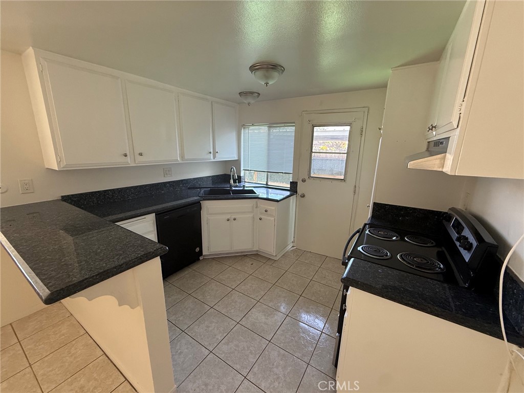 4728 Larwin Avenue Property Photo 7