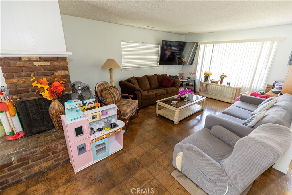 19320 Parthenia Street Property Photo 3