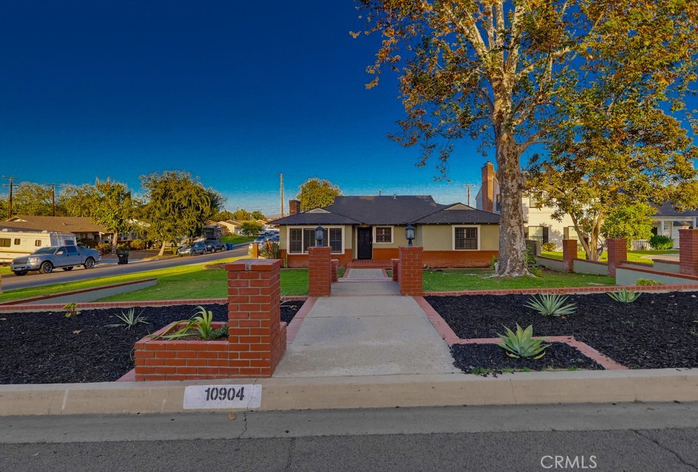 10904 La Mirada Boulevard Property Photo 1