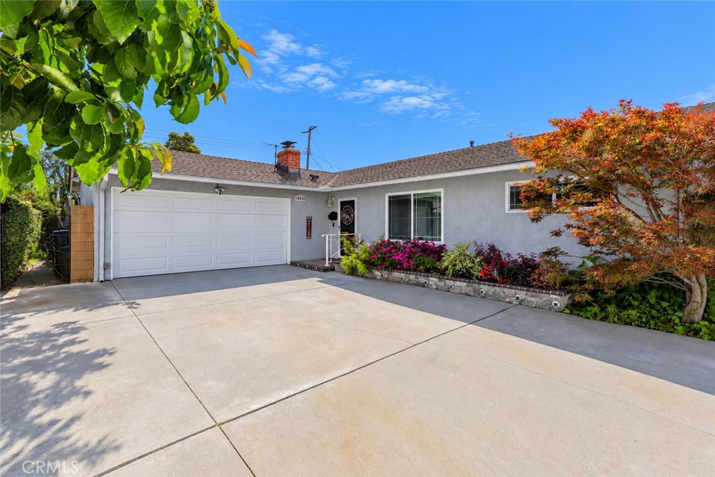 16430 Woodruff St Property Photo 4