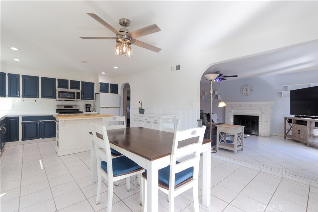 16430 Woodruff St Property Photo 8