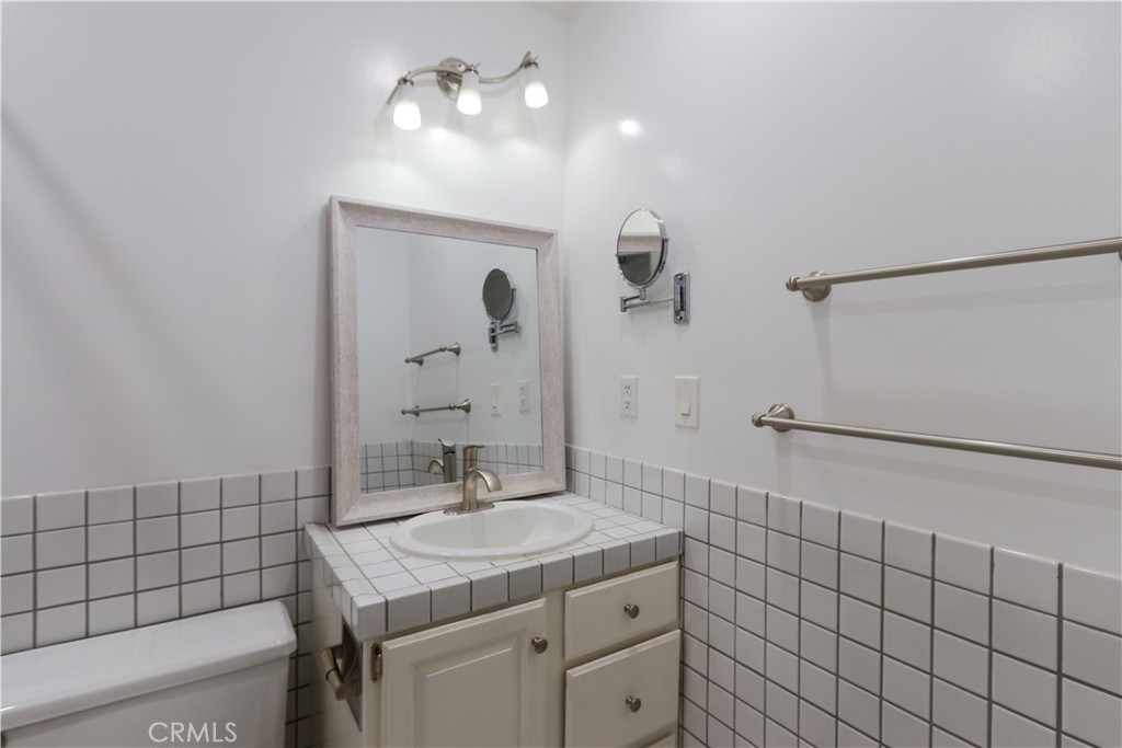 16430 Woodruff St Property Photo 13
