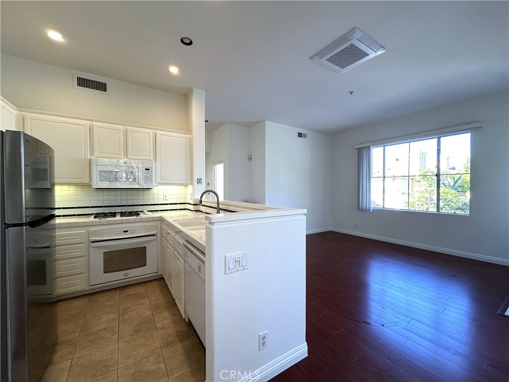 1701 Reggio Aisle Property Photo 3