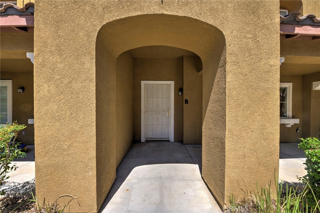 25860 Iris Avenue B Property Photo 4