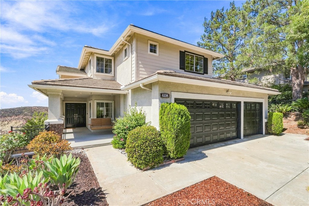6226 E Cliffway Drive Property Photo 4