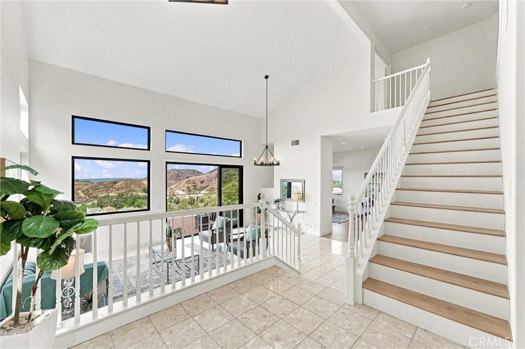 6226 E Cliffway Drive Property Photo 8