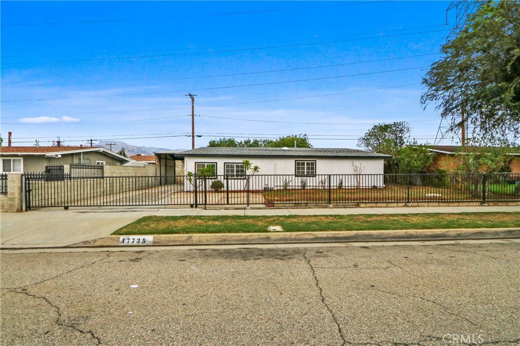 17735 E Newburgh Property Photo 3
