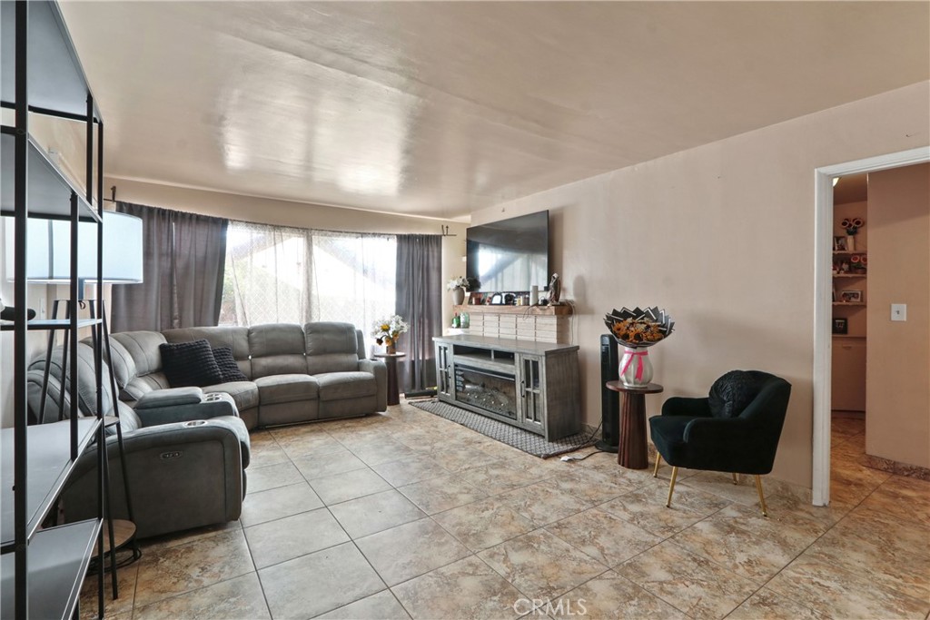 1335 S Douglas Street Property Photo 2