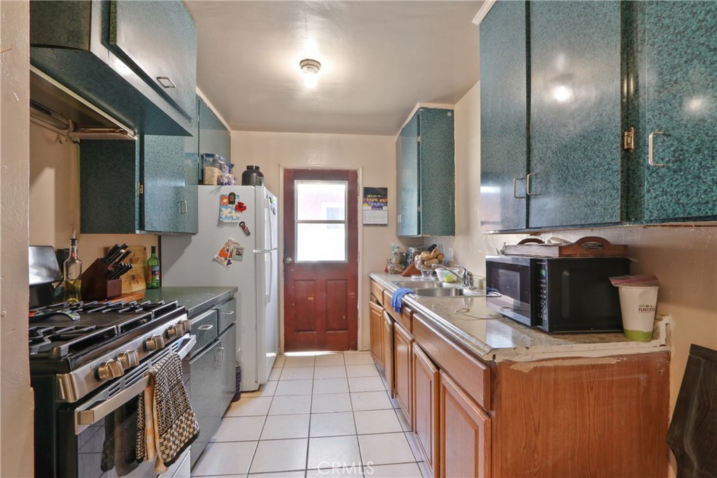 1335 S Douglas Street Property Photo 4