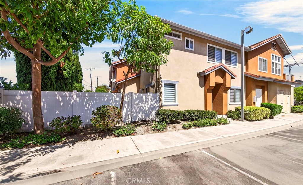 650 W Vermont Avenue 46 Property Photo 24