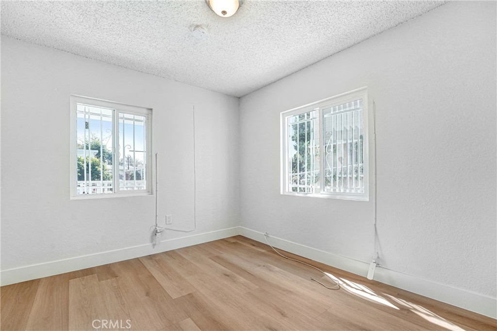 715 E 87th Place Property Photo 10