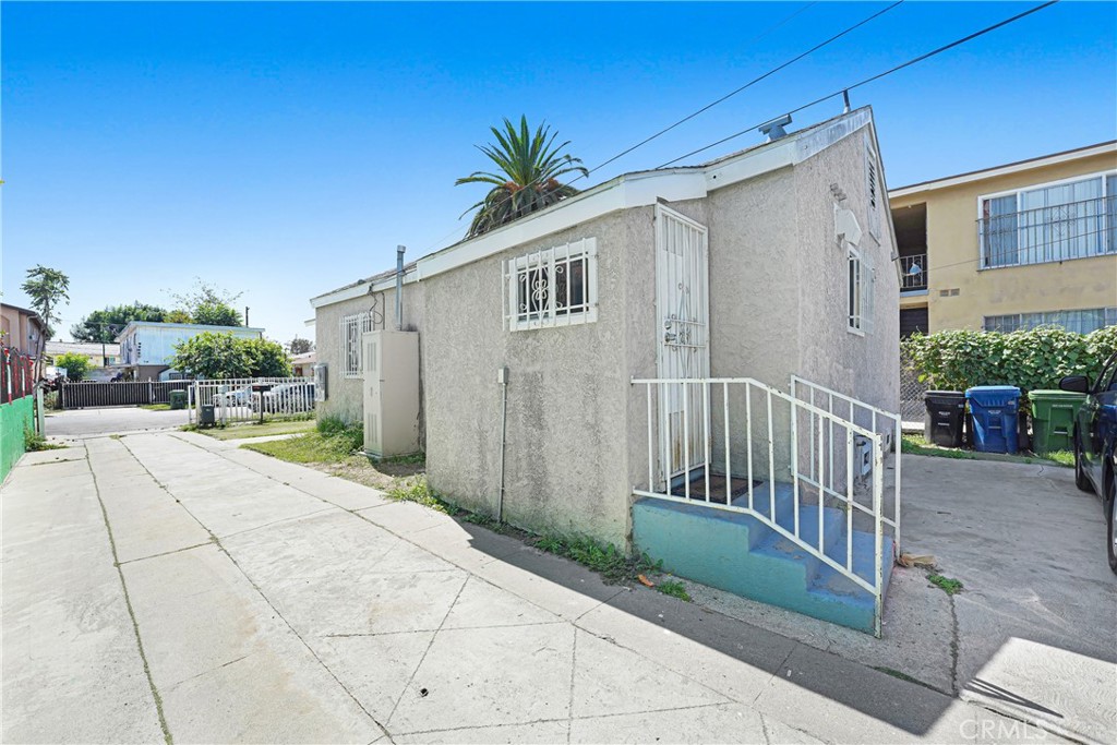 715 E 87th Place Property Photo 13