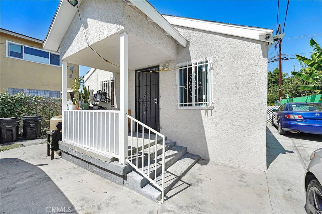 715 E 87th Place Property Photo 14
