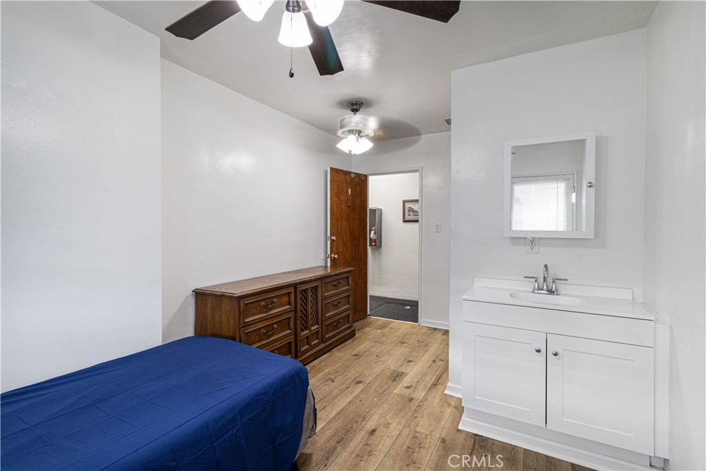 4420 4408 E Greenmeadow Property Photo 7