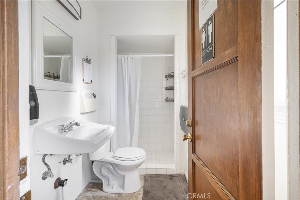 4420 4408 E Greenmeadow Property Photo 9