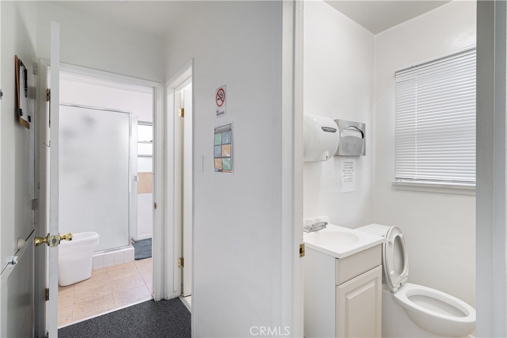 4420 4408 E Greenmeadow Property Photo 10
