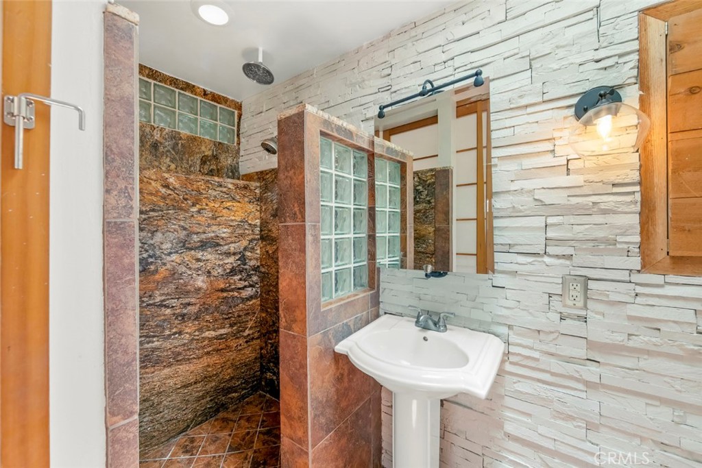 11525 Manzanita Property Photo 32