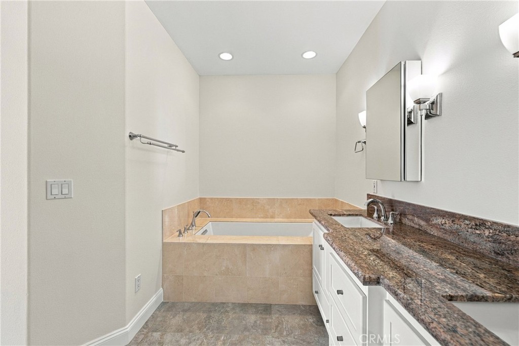 1500 E Ocean 718 Property Photo 25