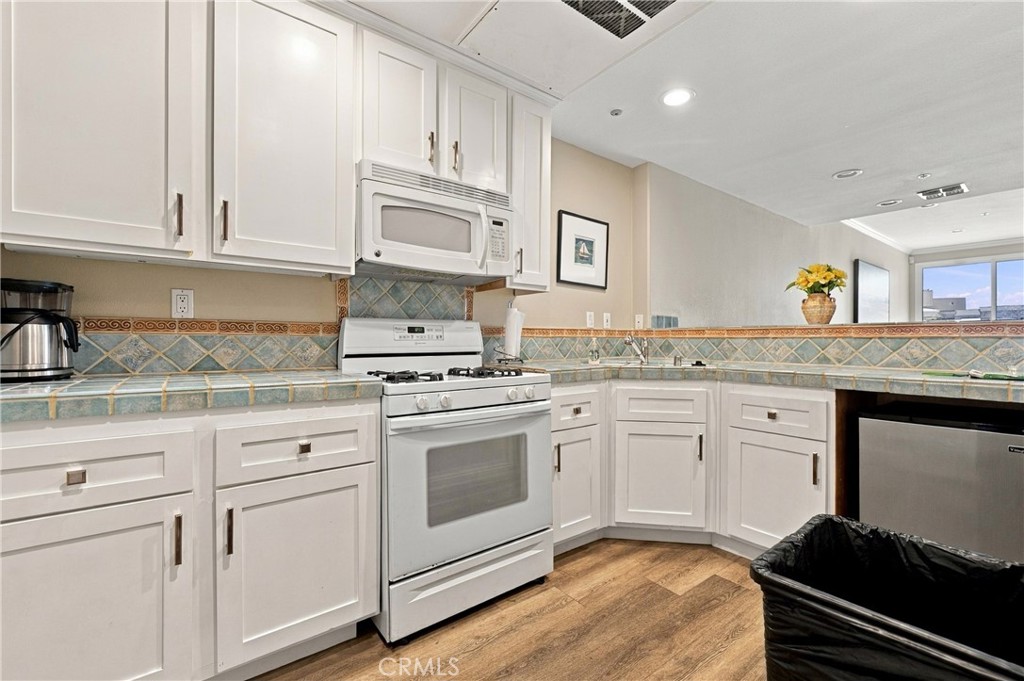 1500 E Ocean 718 Property Photo 50