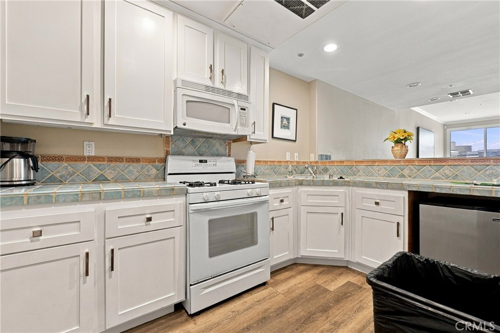 1500 E Ocean 718 Property Photo 50