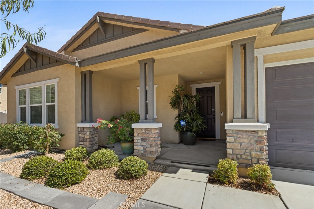 553 Chalakat Court Property Photo 2