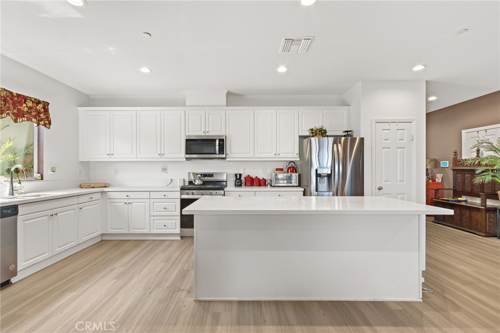 553 Chalakat Court Property Photo 7