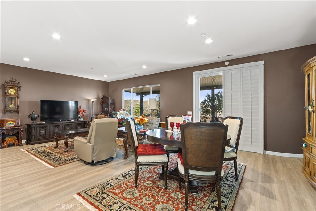 553 Chalakat Court Property Photo 9