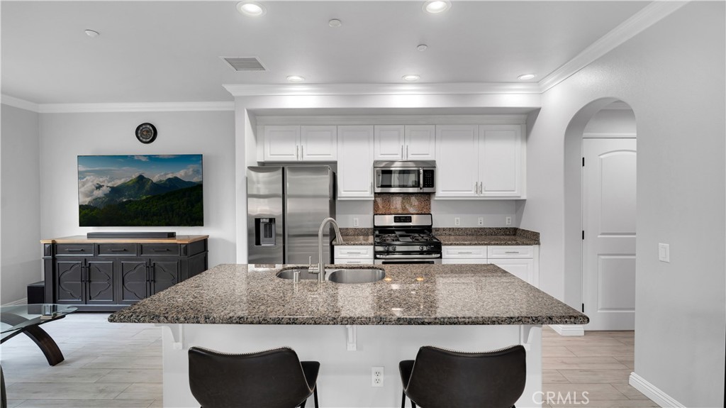 514 S Melrose Property Photo 4
