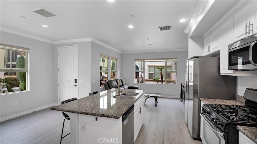 514 S Melrose Property Photo 6