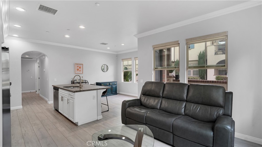 514 S Melrose Property Photo 8